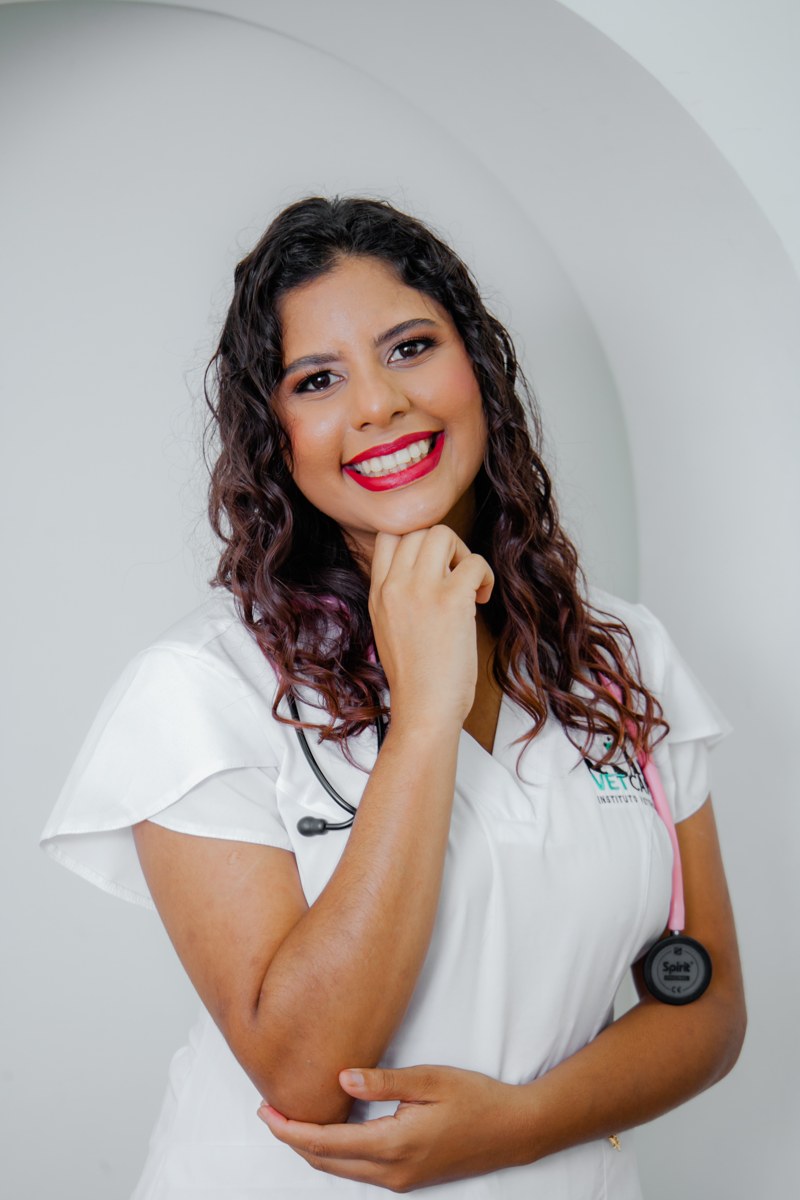 Dra. Aline de Bacco Oliveira Nunes – Médica Veterinária, Ultrassonografista e Fundadora – Instituto VetCare Valinhos
